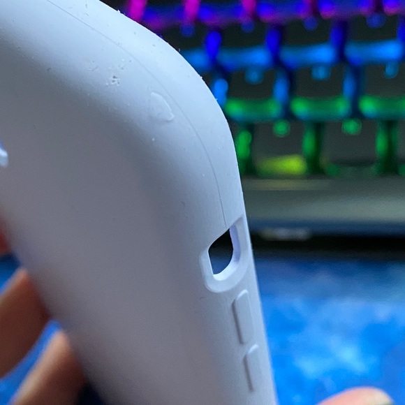 Auxiliary iPhone 11 Pro Silicone Case - Picture 4 of 6